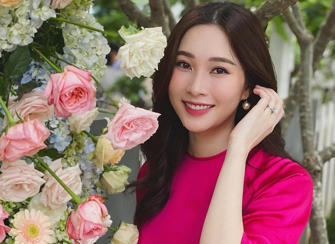 Sắc vóc của Đặng Thu Thảo sau 4 tháng sinh con ẢNH: FBNV Sắc vóc của Đặng Thu Thảo sau 4 tháng sinh con ẢNH: FBNV