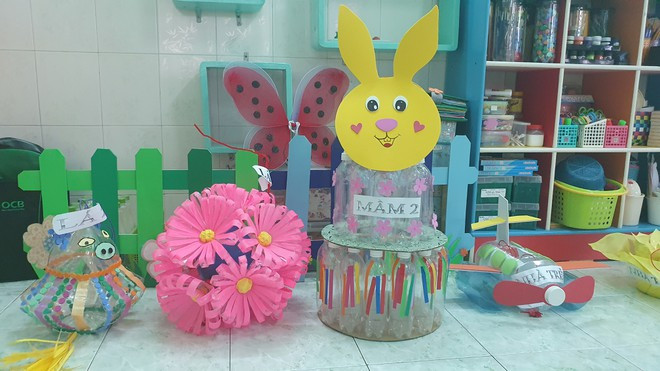 Những chiếc lồng đèn đầy sáng tạo được làm từ chai nhựa ẢNH: TẤN ĐẠT