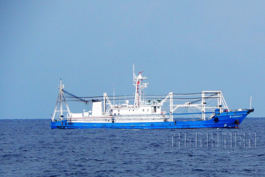 Tàu cá dân binh Quỳnh Tam Sa Ngư 00232 xâm phạm thềm lục địa Việt Nam, 10.2019. ẢNH: MAI THANH HẢI