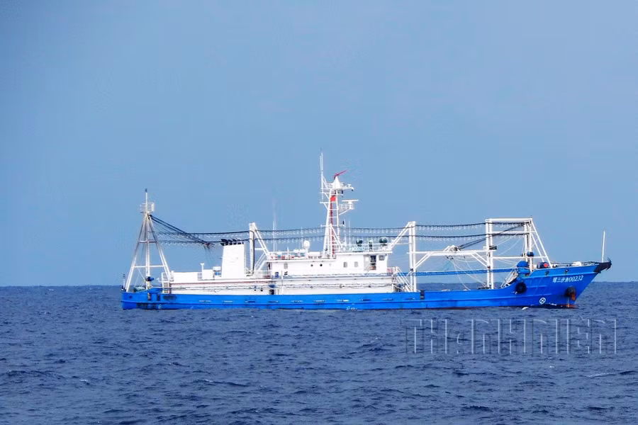 Tàu cá dân binh Quỳnh Tam Sa Ngư 00232 xâm phạm thềm lục địa Việt Nam, 10.2019. ẢNH: MAI THANH HẢI