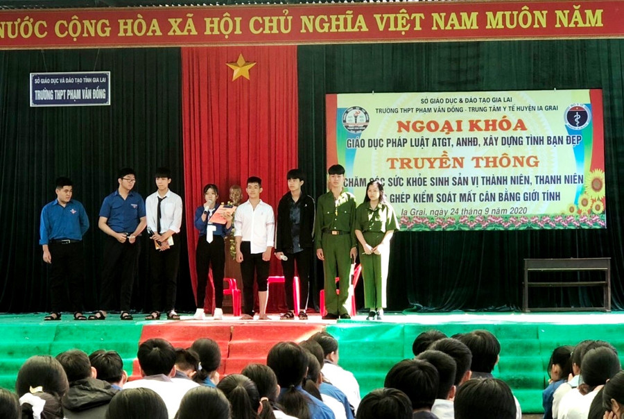 Hơn 600 học sinh đã tham gia buổi tuyên truyền. Ảnh: Văn Ngọc