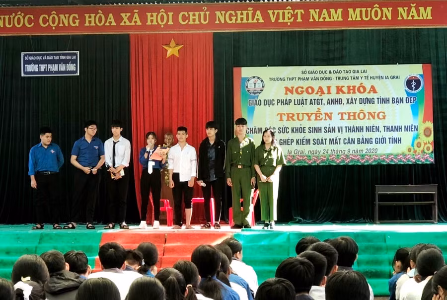 Hơn 600 học sinh đã tham gia buổi tuyên truyền. Ảnh: Văn Ngọc