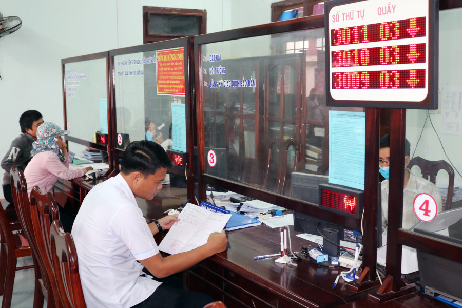 Bộ phận tiếp nhận và trả kết quả của UBND huyện Kbang. Ảnh: Minh Nguyễn