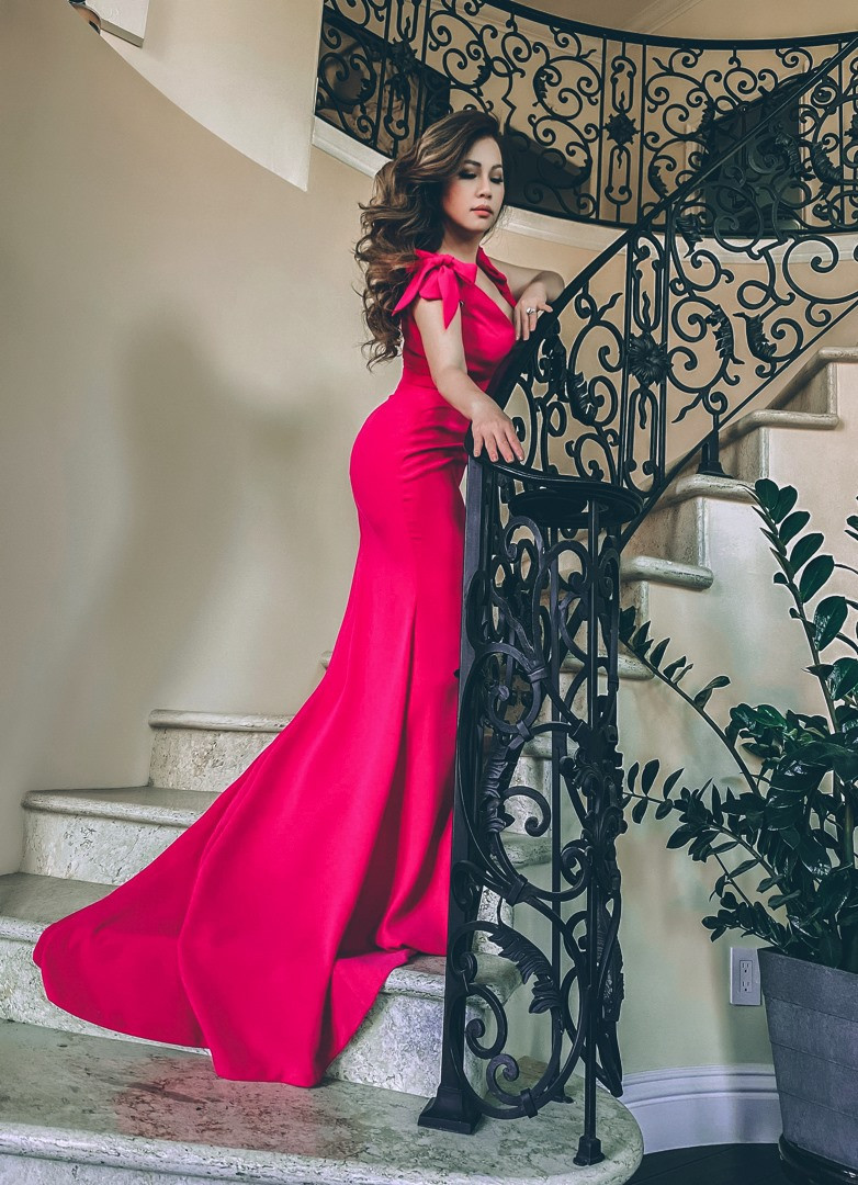 Công việc ảnh hưởng trong suốt 8 tháng qua, Minh Tuyết vừa trở lại với đường đua âm nhạc với một dự án các ca khúc tình. Nữ ca sĩ cũng cho biết có sẽ bắt đầu xây dựng kênh YouTube cá nhân, dù có muộn nhưng hứa hẹn sẽ tạo nhiều sản phẩm gửi tặng đến khán giả.