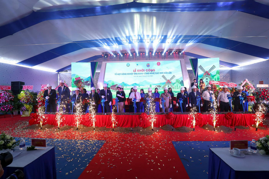  Lần đầu tại Việt Nam, toàn bộ quy trình chăn nuôi tại dự án được ứng dụng 100% công nghệ cao theo tiêu chuẩn quốc tế. Hệ thống trang trại của dự án được vận hành và giám sát theo công nghệ 4.0, được cung cấp bởi tập đoàn Skiold (Đan Mạch). Ảnh: Nguyễn Chương