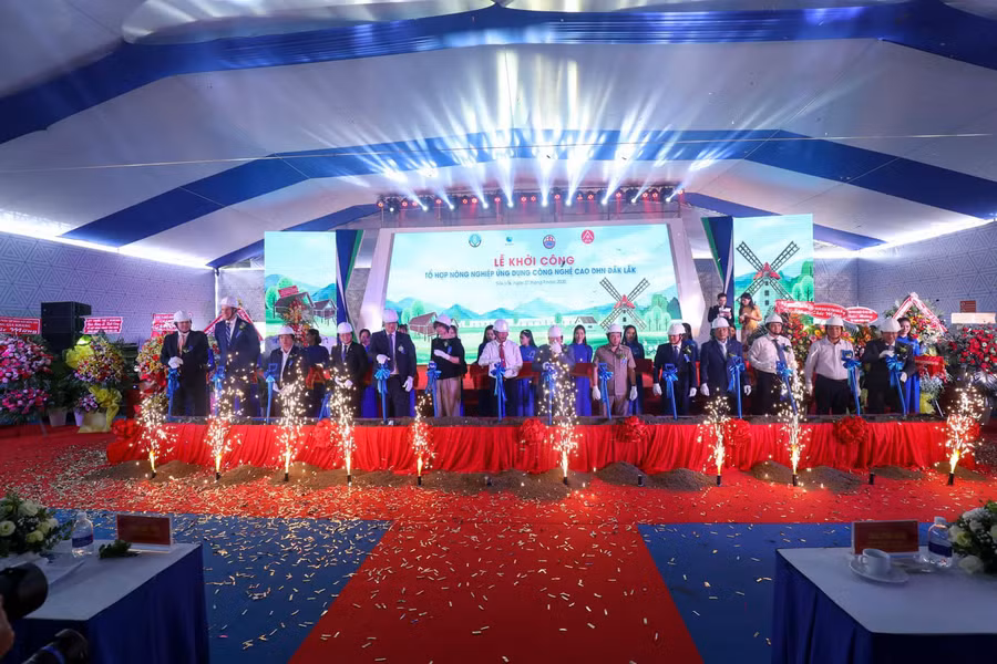  Lần đầu tại Việt Nam, toàn bộ quy trình chăn nuôi tại dự án được ứng dụng 100% công nghệ cao theo tiêu chuẩn quốc tế. Hệ thống trang trại của dự án được vận hành và giám sát theo công nghệ 4.0, được cung cấp bởi tập đoàn Skiold (Đan Mạch). Ảnh: Nguyễn Chương