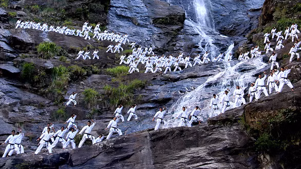 Bạch Mã linh sơn là ngôi trường thiên nhiên của Nghĩa Dũng karatedo và cũng là biểu tượng tinh thần của võ đường này - Ảnh: M.TỰ