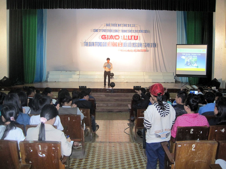 Quang cảnh đêm giao lưu. Ảnh: Hồng Thi