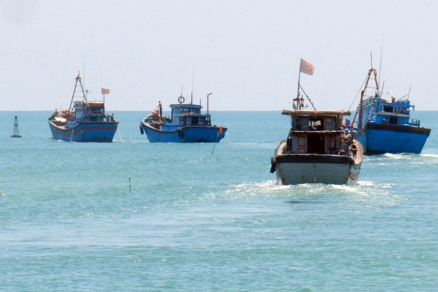 Tàu thuyền Quảng Ngãi đánh bắt theo tổ đội. Ảnh: Trường An Tàu thuyền Quảng Ngãi đánh bắt theo tổ đội. Ảnh: Trường An