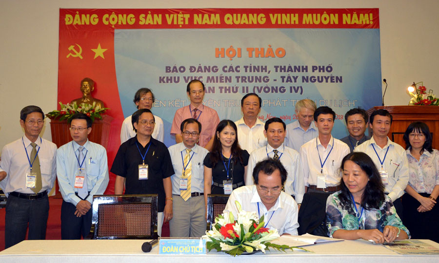 Ký kết bản ghi nhớ hợp tác, tuyên truyền phát triển du lịch. Ảnh: Tiến Dũng Ký kết bản ghi nhớ hợp tác, tuyên truyền phát triển du lịch. Ảnh: Tiến Dũng