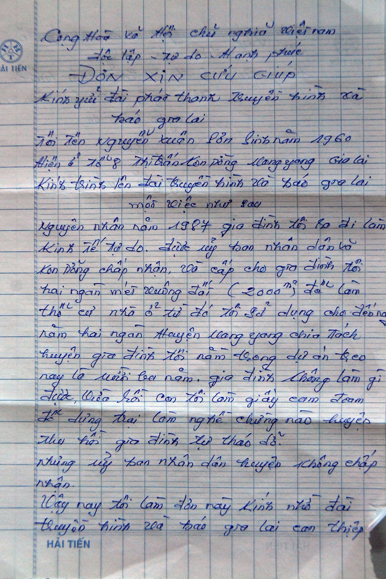 Đơn xin cứu giúp của hộ dân bị quy hoạch 13 năm. Ảnh: Nguyễn Giác