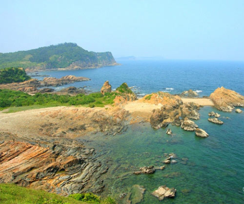 Khung cảnh hùng vĩ từ bãi đá Móng Rồng. Khung cảnh hùng vĩ từ bãi đá Móng Rồng.