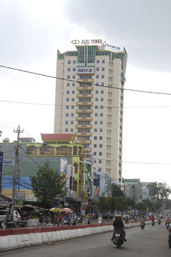 Cao ốc Đức Long Gia Lai. Cao ốc Đức Long Gia Lai.