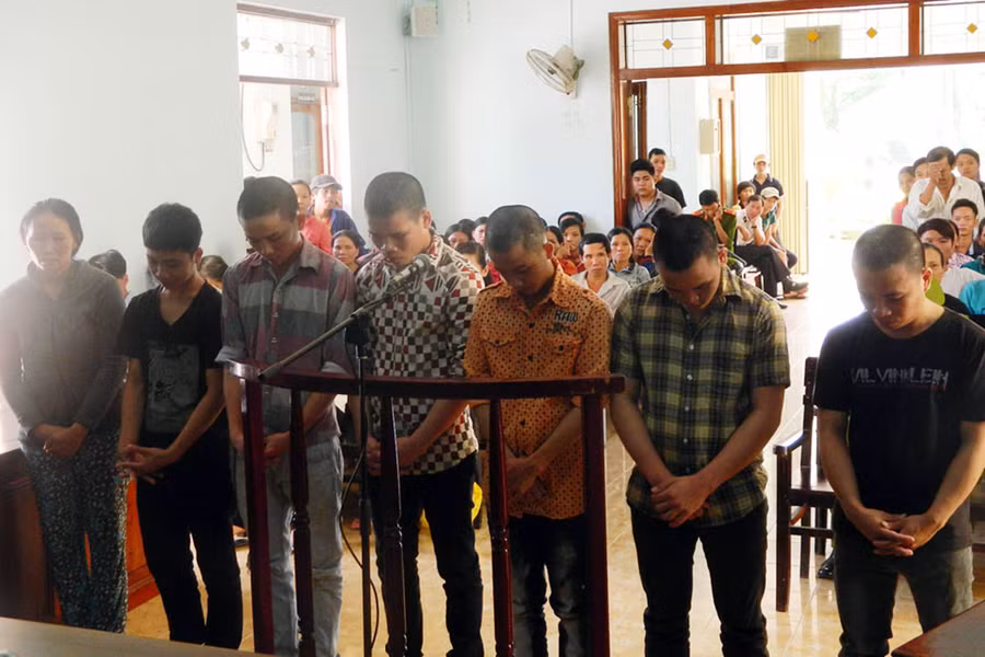 Các bị cáo tại phiên tòa. Ảnh: Văn Tố