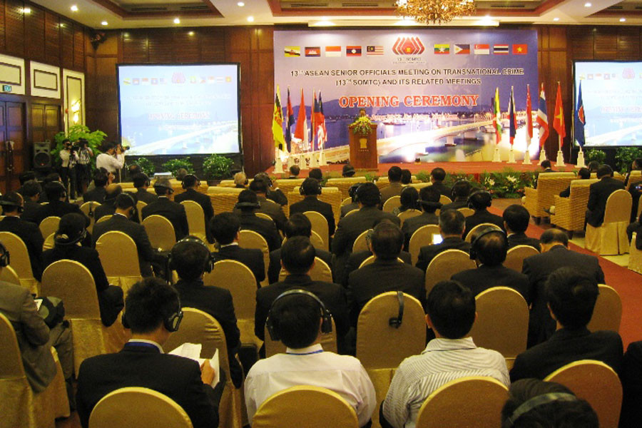 Hội nghị các quan chức cấp cao ASEAN về phòng-chống tội phạm xuyên quốc gia (SOMTC) lần thứ 13. Hội nghị các quan chức cấp cao ASEAN về phòng-chống tội phạm xuyên quốc gia (SOMTC) lần thứ 13.
