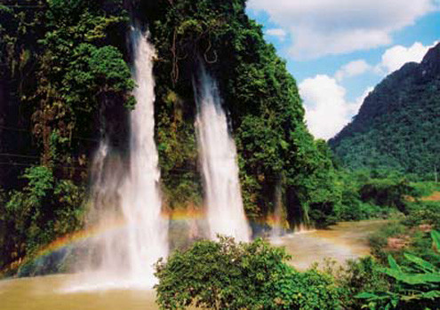 Thác Mưa Rơi (Thần Sa, Võ Nhai) nơi nhóm tình nguyện ra chụp ảnh và gặp nạn.