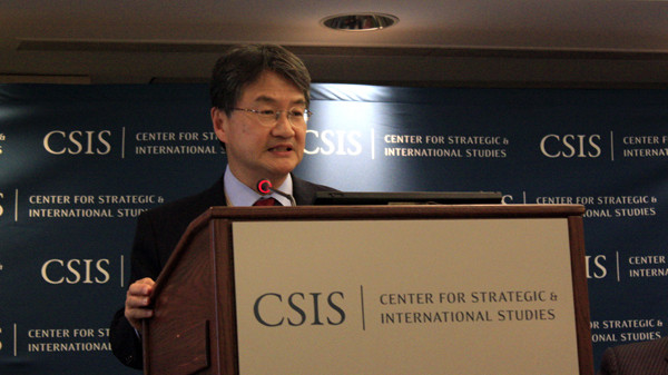 Quyền Trợ lý Ngoại trưởng Mỹ Joe Yun phát biểu tại Hội thảo. Quyền Trợ lý Ngoại trưởng Mỹ Joe Yun phát biểu tại Hội thảo.