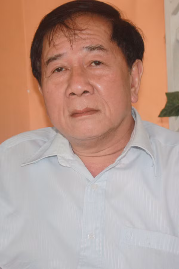 Nhà văn Đỗ Kim Cuông