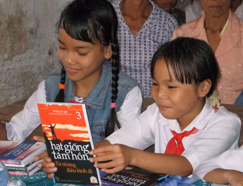 Trẻ em yêu thích bộ sách Hạt giống tâm hồn.