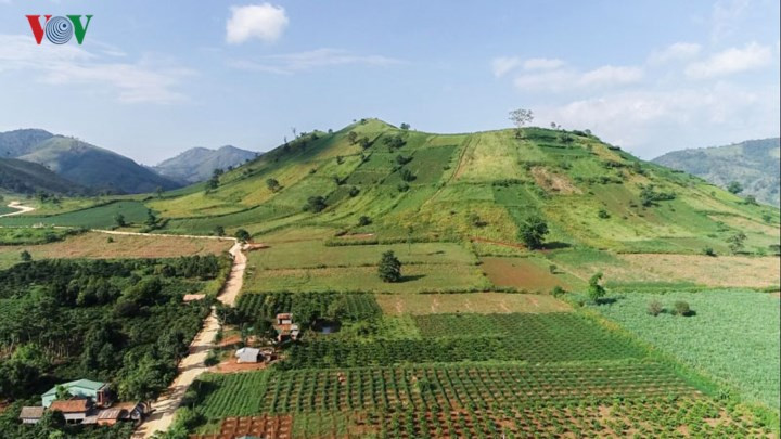 Núi lửa Chư Đăng Ya nhìn từ xa.