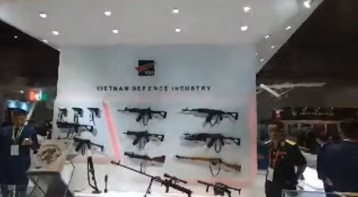 Theo Thông tấn Xã Việt Nam, đây là lần đầu tiên Việt Nam giới thiệu các sản phẩm quốc phòng do chúng ta tự sản xuất tại Triển lãm quốc tế về quốc phòng Indonesia 2018 (Indo Defence 2018) vừa khai mạc ngày 7-11 tại Jakarta.