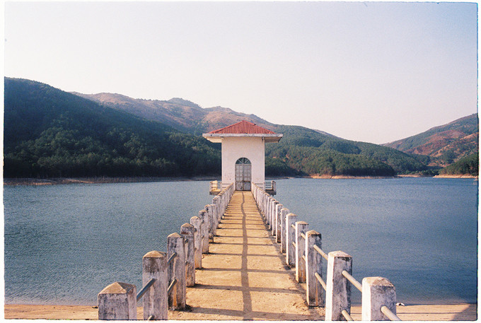 Đã đến đây, bạn đừng quên khám phá hồ T'Nưng được ví như 