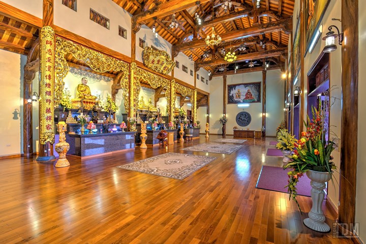  Tượng Phật Tổ nằm phía sau chùa, là nơi cao nhất có thể nhìn bao quát cảnh chùa, một mặt tựa lưng vào núi, mặt trước hướng về phía cổng chùa nơi có tượng Phật Bà Quan Âm, xa xa là Tp Uông Bí.