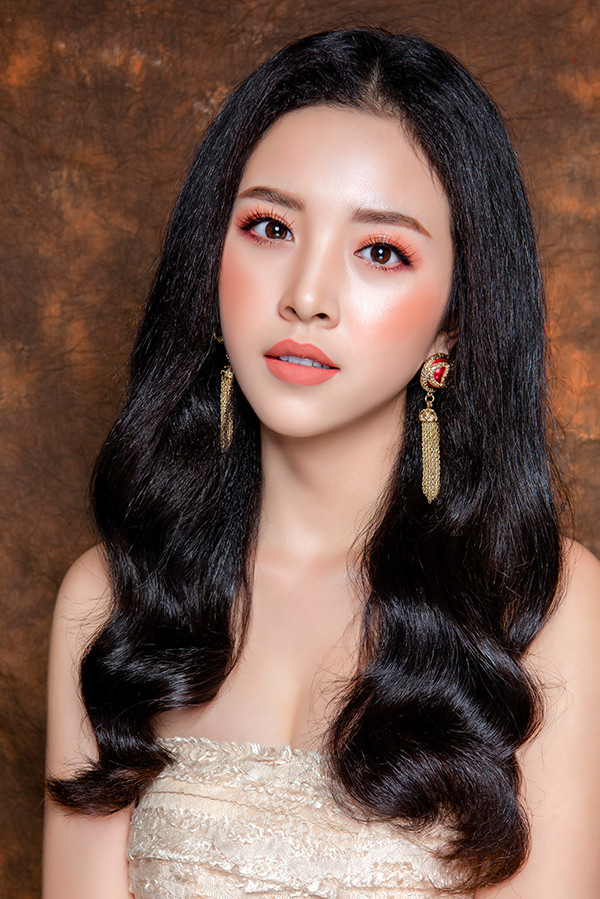  Một gợi ý khác cho các quý cô đi dự tiệc tối là màu son cam đất sáng.