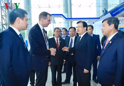 Phó Thủ tướng Trịnh Đình Dũng cùng lãnh đạo cấp cao, CEO đến từ nhiều quốc gia và các doanh nghiệp hàng đầu Việt Nam tham dự diễn đàn Phó Thủ tướng Trịnh Đình Dũng cùng lãnh đạo cấp cao, CEO đến từ nhiều quốc gia và các doanh nghiệp hàng đầu Việt Nam tham dự diễn đàn