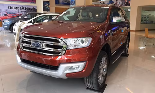 Xe Ford Everest nhập khẩu Thái Lan tại một đại lý ở Hà Nội. Ảnh: PV