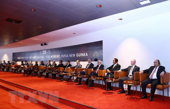 Thủ tướng Nguyễn Xuân Phúc (ngoài cùng, bên phải) tham dự Đối thoại giữa các Nhà lãnh đạo APEC với ABAC. (Ảnh: Thống Nhất/TTXVN)