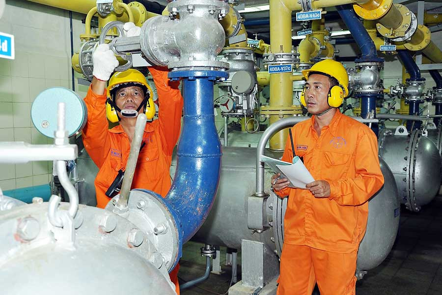 Thực hiện đầy đủ BHLĐ khi làm nhiệm vụ sẽ giúp hạn chế thấp nhất các vụ tai nạn lao động xảy ra. Ảnh: Đinh Yến Thực hiện đầy đủ BHLĐ khi làm nhiệm vụ sẽ giúp hạn chế thấp nhất các vụ tai nạn lao động xảy ra. Ảnh: đ.y