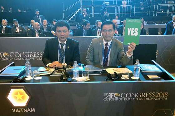  Các ông Trần Anh Tú và Lê Hoài Anh tại Đại hội