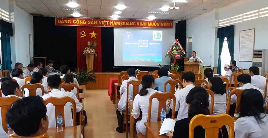 Hội nghị khoa học cấp cơ sở Bệnh viện Đa khoa Gia Lai diễn ra trong ngày 15-11. Ảnh: Như Nguyện