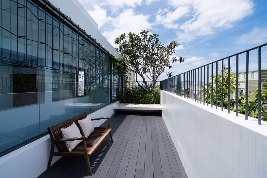  Các phòng của tầng 3 cũng đều có các view nhìn ra biển, núi và thành phố.