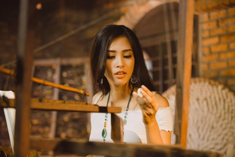  Sau gần một tuần có mặt tại Hải Nam Trung Quốc, Tiểu Vy đã có sự thể hiện khá tốt. Cô liên tục lọt ống kính của phóng viên và thường xuyên xuất hiện trên trang chủ cuộc thi. Mới đây cô đã xuất sắc bước vào vòng thi thứ hai của phần thi Tài Năng.