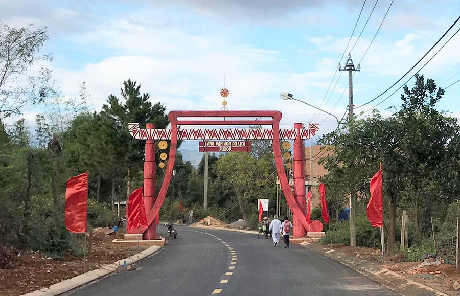Làng Ốp được trang trí đẹp đẽ sẵn sàng đón du khách trong dịp Festival. Ảnh: P.V  Làng Ốp được trang trí đẹp đẽ sẵn sàng đón du khách trong dịp Festival. Ảnh: P.V