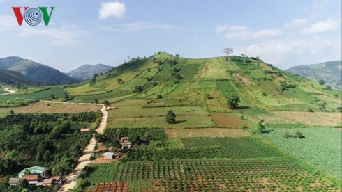 Núi lửa Chư Đăng Ya nhìn từ xa.