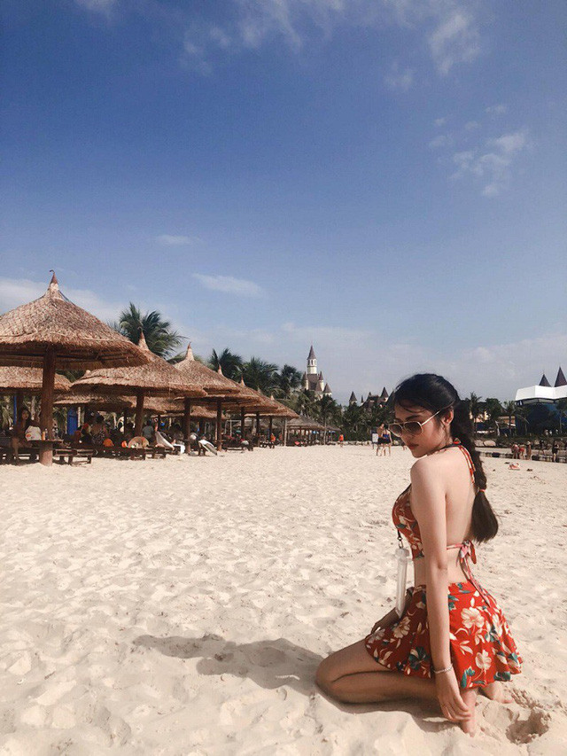  Ngoài giải Nhì cuộc thi Nét đẹp học đường, Hải Nhi cũng là một cô gái rất năng nổ trong các hoạt động của trường, lớp. Nhi còn từng giành giải Nhì cuộc thi cắm hoa, giải Nhì bóng chuyền, giải Nhì hát song ca, giải Nhì bóng đá nữ,… trong những năm học tập tại trường.