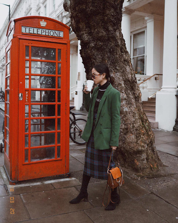 Chân váy ca rô được thể hiện ở nhiều phong cách khác nhau, nhưng tất cả đều chứa đựng hai yếu tố quan trọng là dễ phối đồ và tôn nét thanh lịch cho người mặc Chân váy ca rô được thể hiện ở nhiều phong cách khác nhau, nhưng tất cả đều chứa đựng hai yếu tố quan trọng là dễ phối đồ và tôn nét thanh lịch cho người mặc