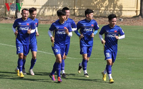 Đinh Thanh Trung (28) và Dương Thanh Hào (3) là những cầu thủ bị loại khi ĐT Việt Nam chốt danh sách dự AFF Cup 2018 Đinh Thanh Trung (28) và Dương Thanh Hào (3) là những cầu thủ bị loại khi ĐT Việt Nam chốt danh sách dự AFF Cup 2018
