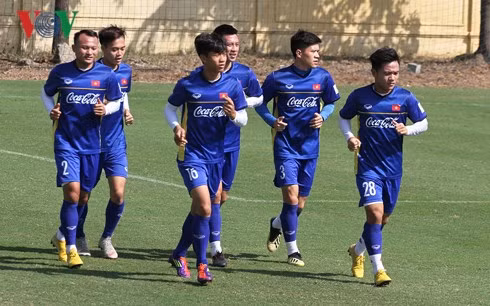 Đinh Thanh Trung (28) và Dương Thanh Hào (3) là những cầu thủ bị loại khi ĐT Việt Nam chốt danh sách dự AFF Cup 2018