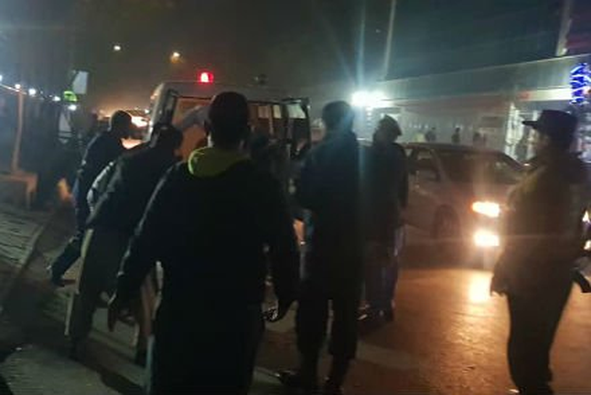 Các đội cứu hộ tiếp tục hỗ trợ tại hiện trường. Ảnh: Twitter