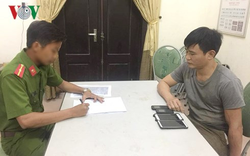 Lê Hồng Nam tại cơ quan điều tra.  Lê Hồng Nam tại cơ quan điều tra.