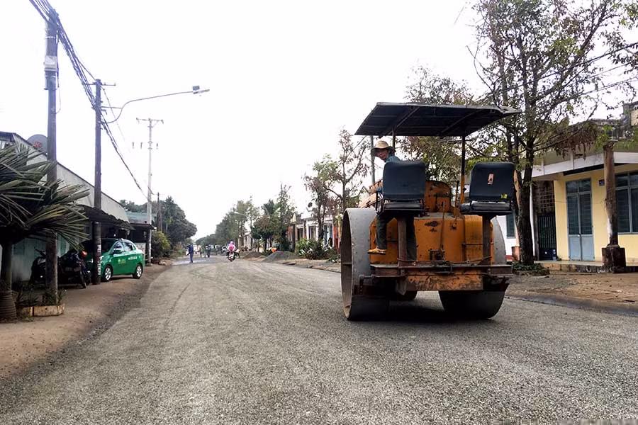  Nâng cấp, tu sửa tuyến đường Âu Cơ (phường Thắng Lợi, TP. Pleiku). Ảnh: L.H