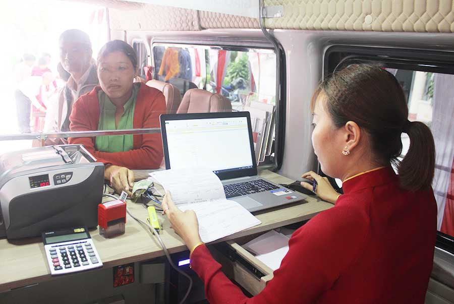 Điểm giao dịch lưu động bằng xe ô tô chuyên dùng sẽ giúp Agribank mở rộng mạng lưới hoạt động tại khu vực nông thôn, vùng sâu, vùng xa. Ảnh: Sơn Ca