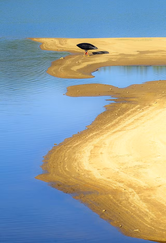 Nước rút, những bãi bồi lộ ra. Đây cũng là nơi mà các bạn trẻ thích đến check-in