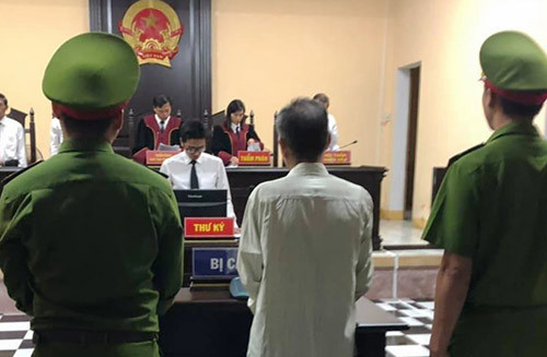 Phiên tòa xét xử ông Nguyễn Quang Chung. Ảnh: Nghi Xuân.