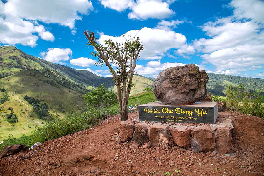  Biểu tượng của núi lửa Chư Đăng Ya. Ảnh: Nguyễn Linh Vinh Quốc