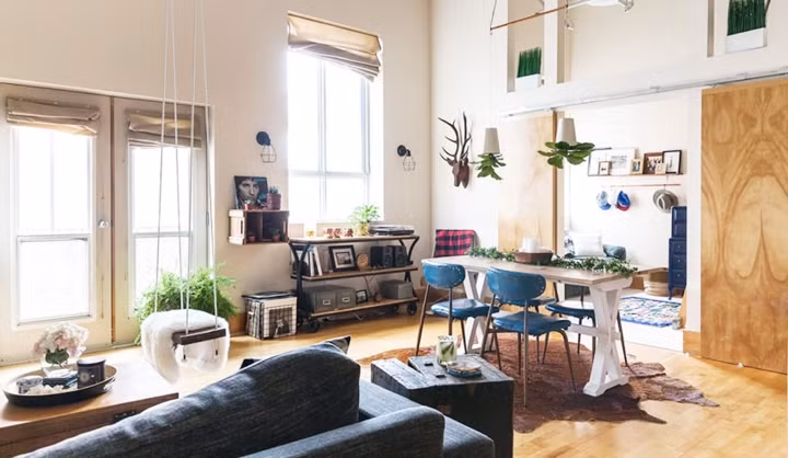 Điều thú vị nữa là trong phòng khách, chủ nhà làm một chiếc xích đu để giải trí và làm nơi chơi đùa cho những đứa trẻ khi chúng lớn lên.